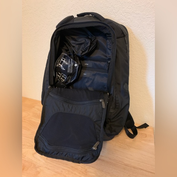 Genius Pack Travel Backpack CARRY ON With Integrated Garment Suiter - Picture 2 of 11